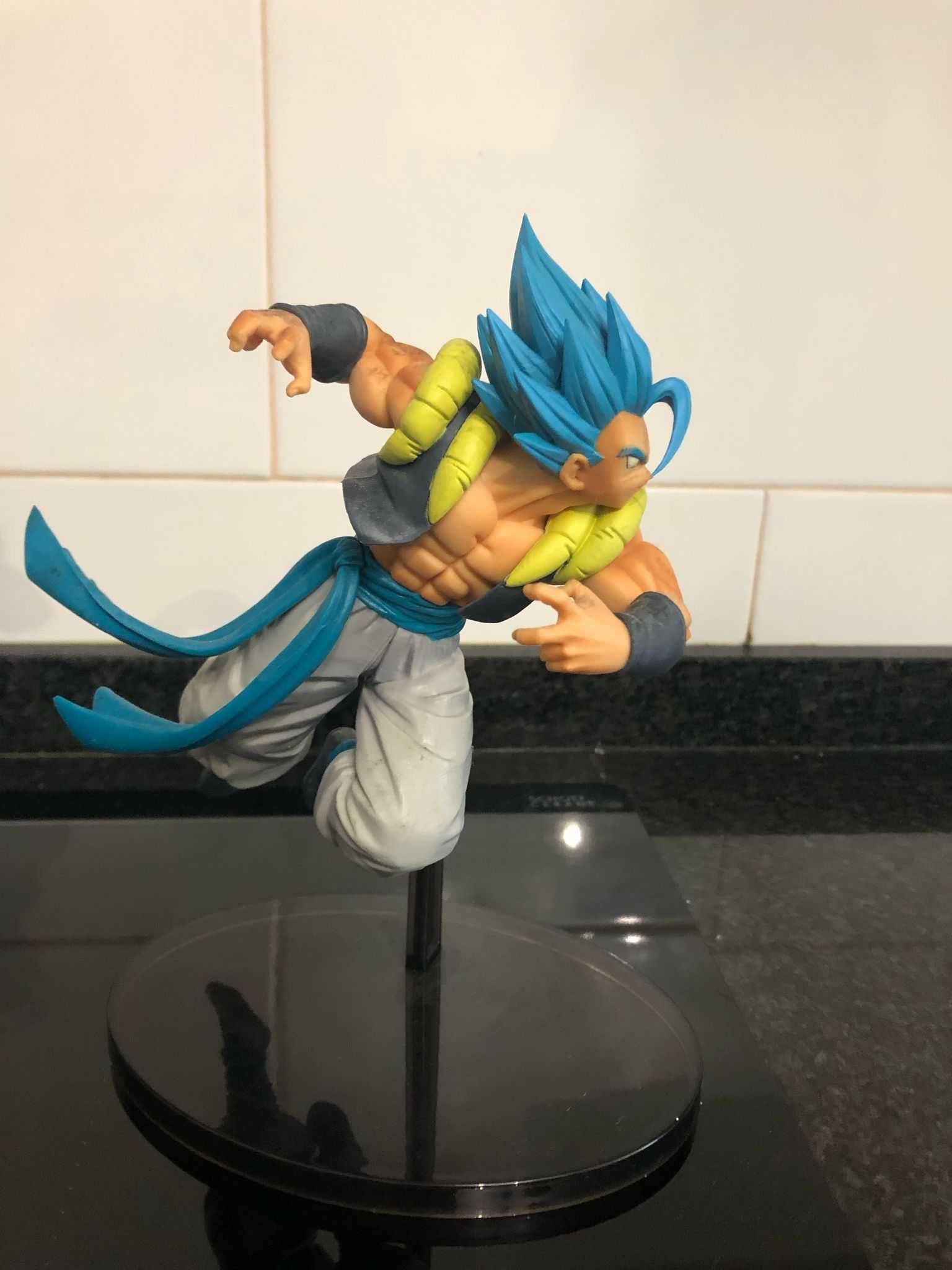 5 Figuras, 2 copos 1 Porta Chaves One Peace e Dragon Ball