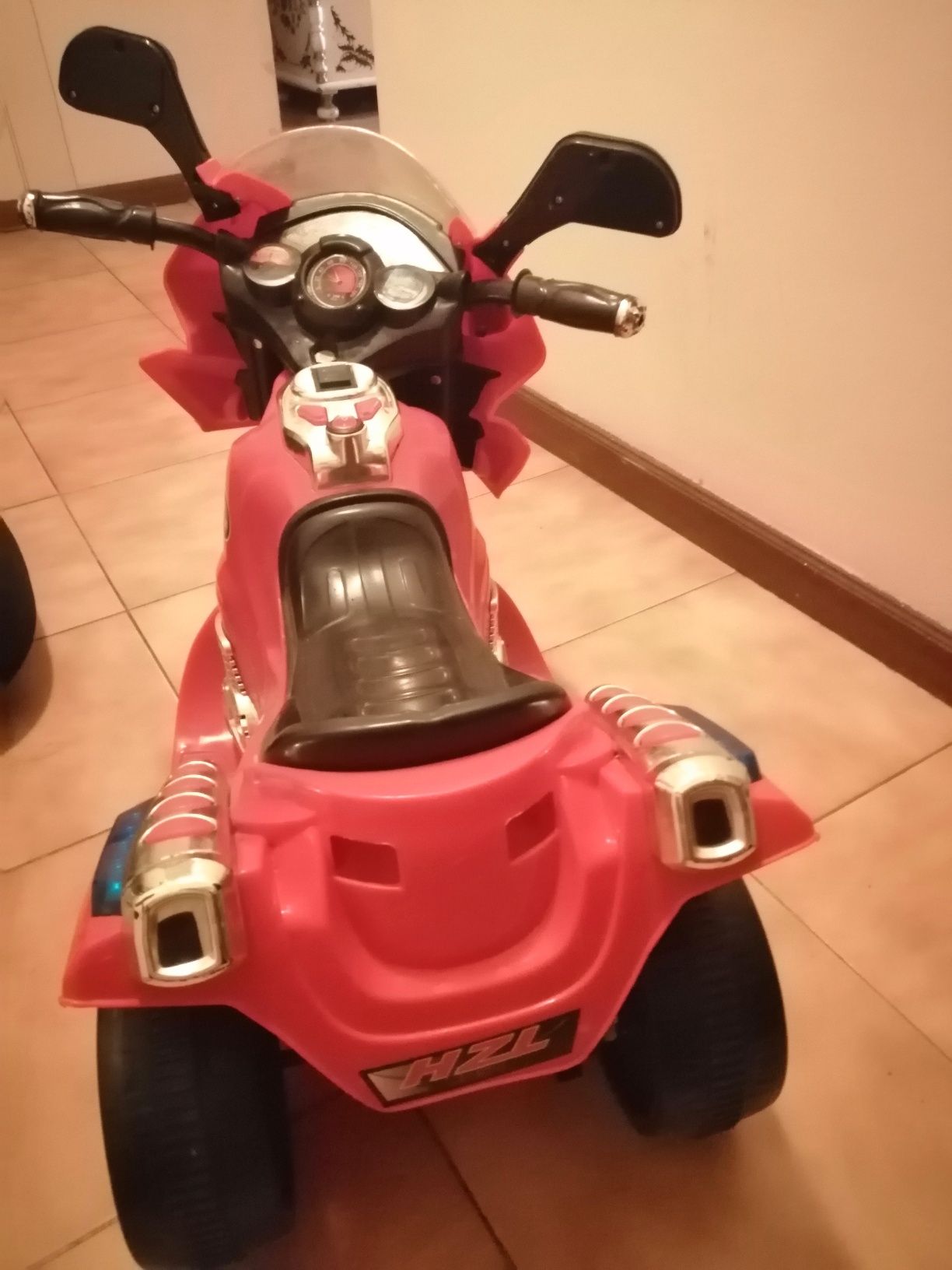 Mota eléctrica para criança