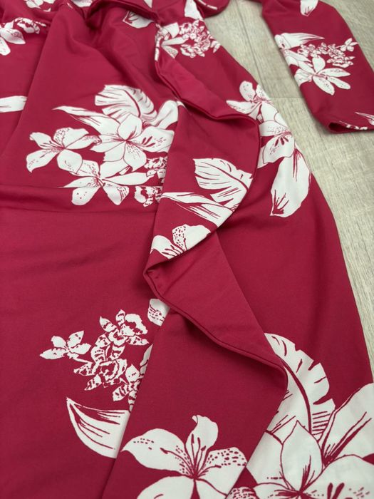 Платье с декольте 50 размер