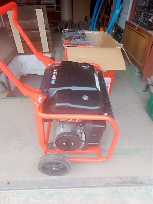 Бензиновий генератор Black+Decker BXGNP3000E 2600/3000 W