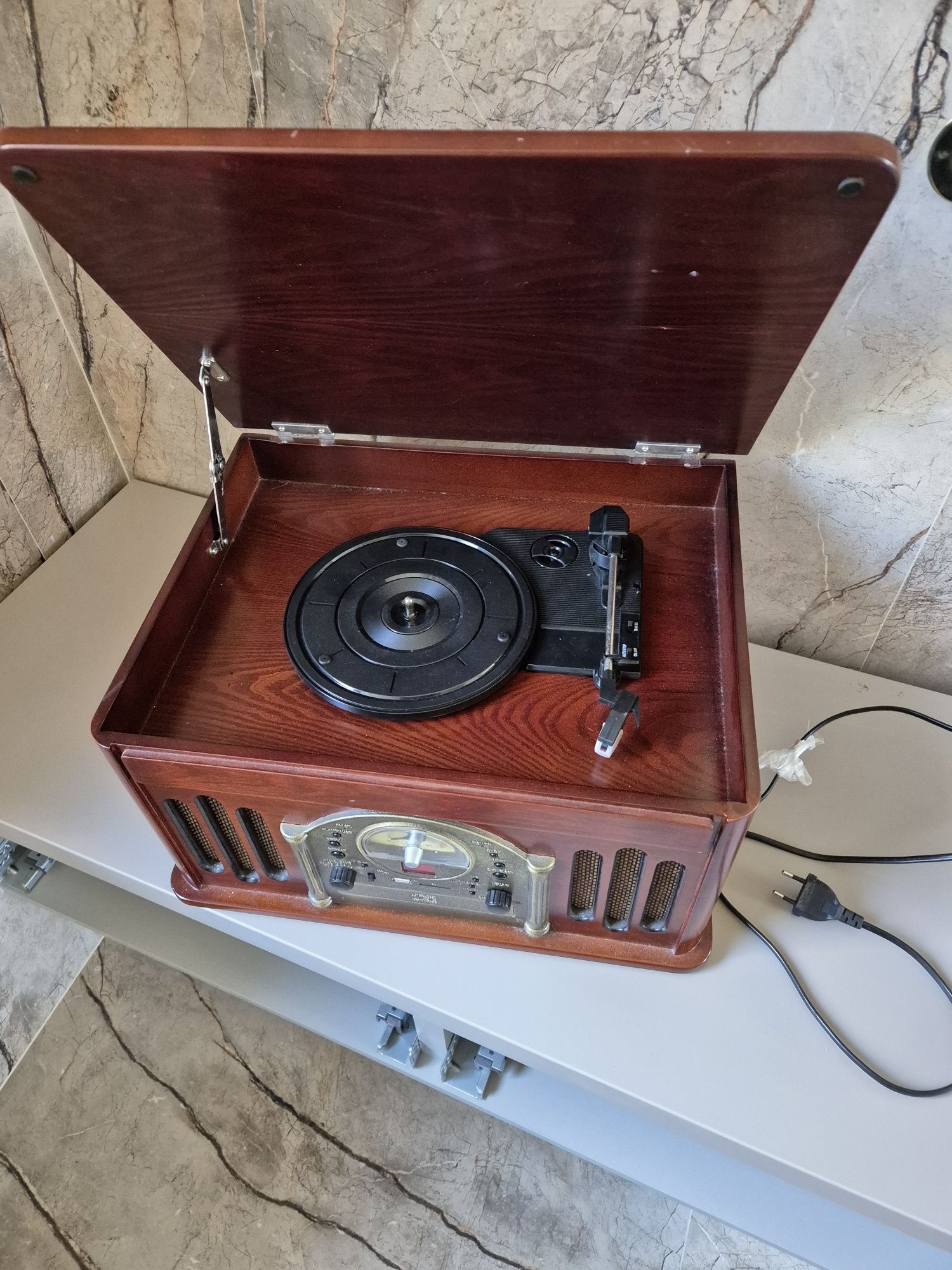 Multimedia odtwarzacz CD, radio, gramofon