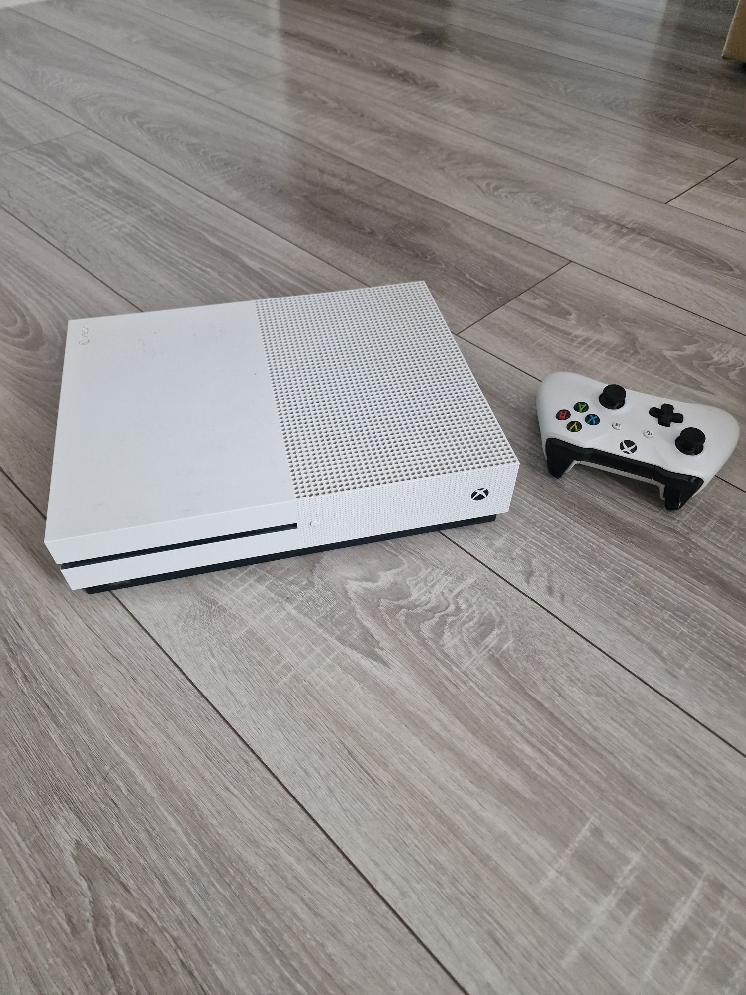 Xbox One S  1 Tb super stan