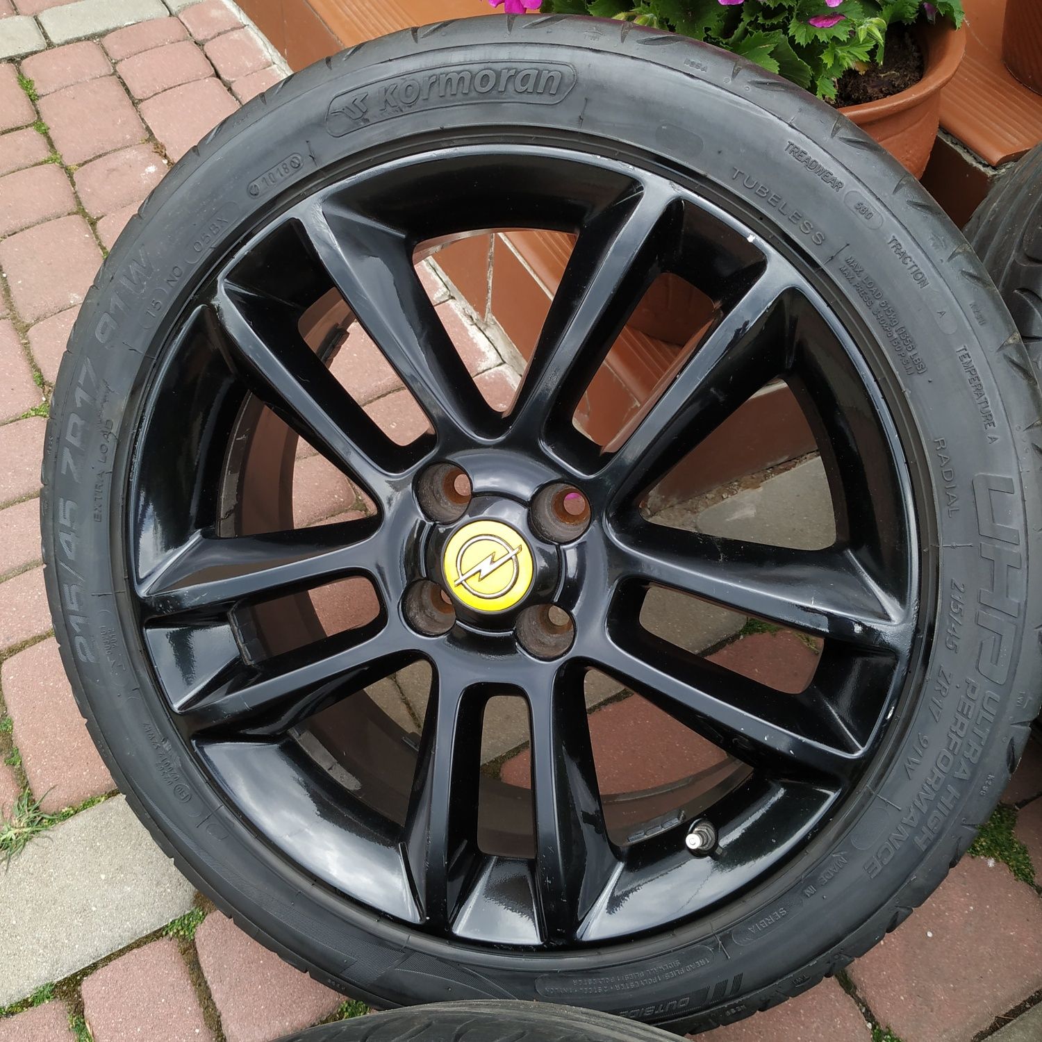 Opel Corsa D E koła felgi aluminiowe 4x100 opony 215/45 r17 letnie