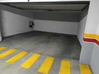 Alugo garagem para 2 carros grandes  Urbanização da Vila Chã Amadora.