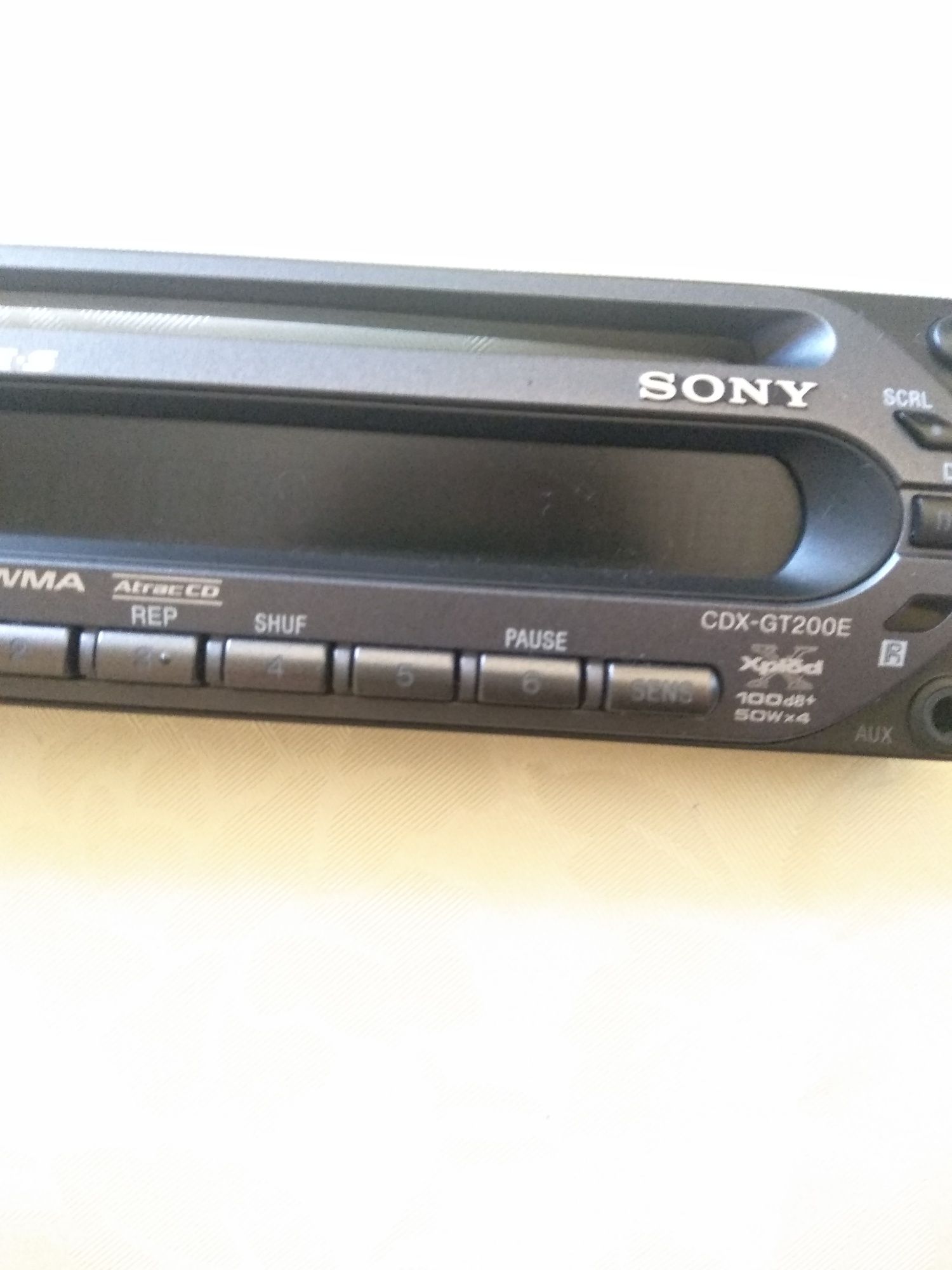 Проигрыватель Sony компакт-дисков с диапазоном  FM/AM