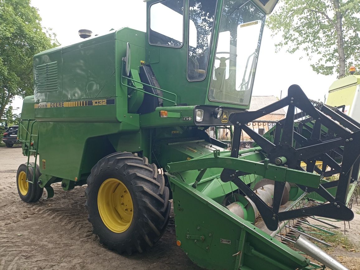 Комбайн John Deere 1032