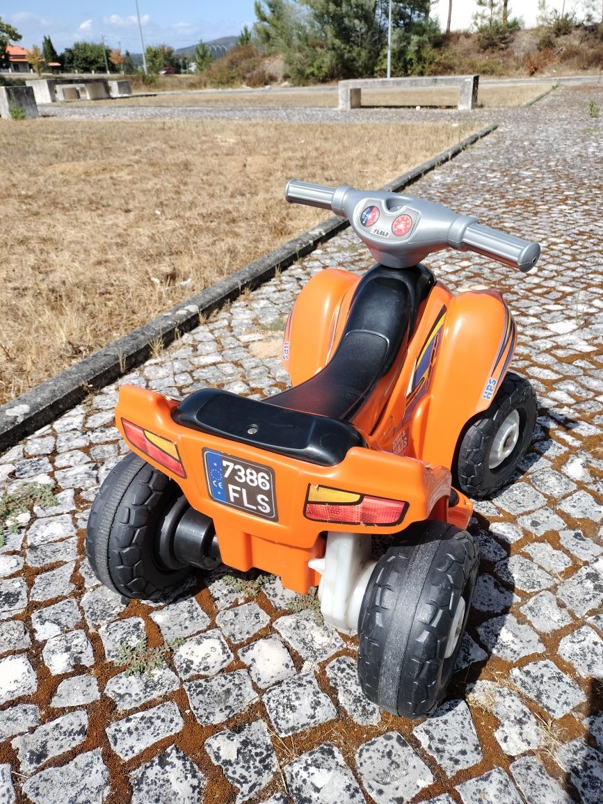 Carro Quadriciclo elétrico infantil