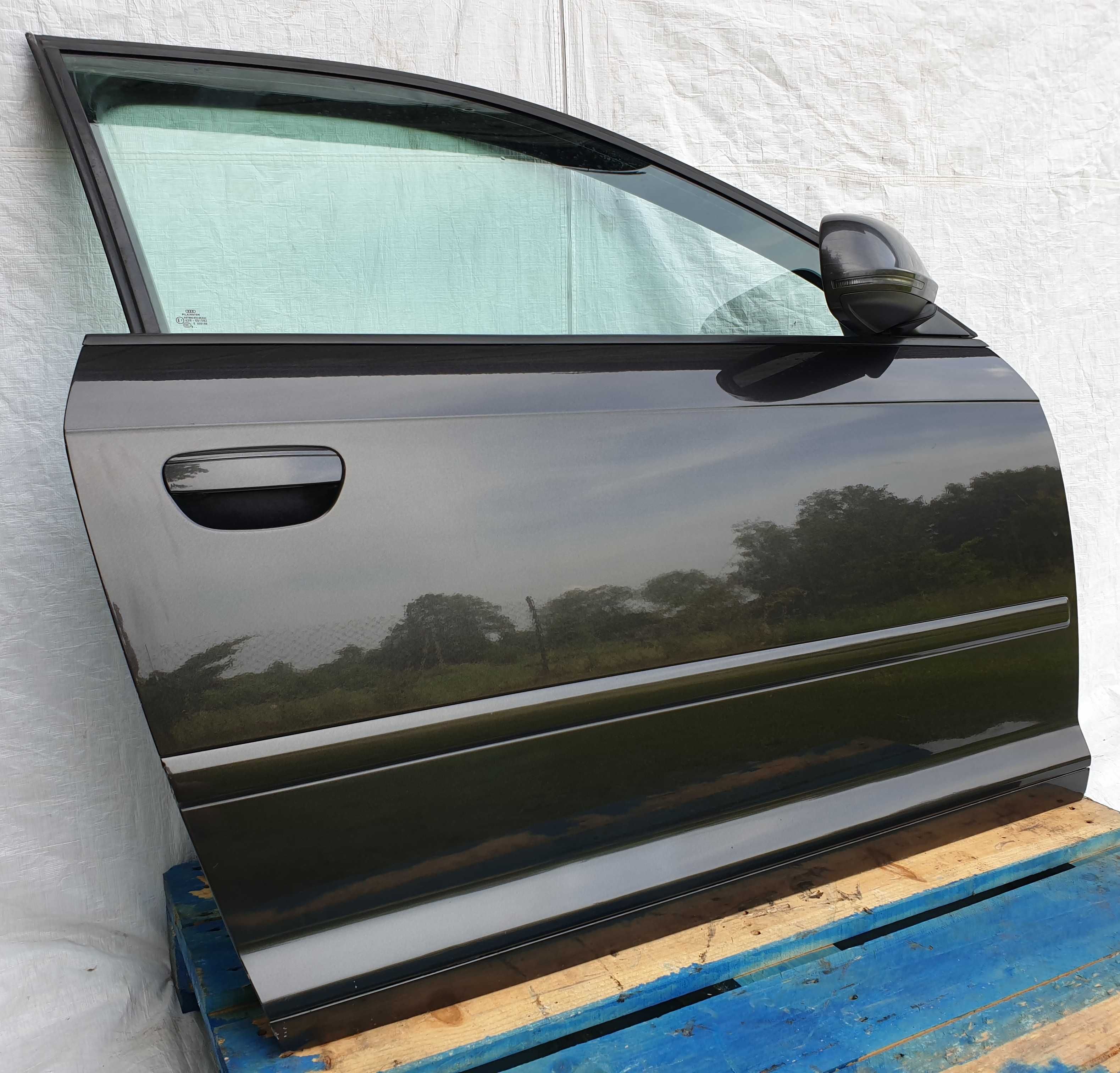 Audi A3 8P 3D Drzwi prawe LZ7L