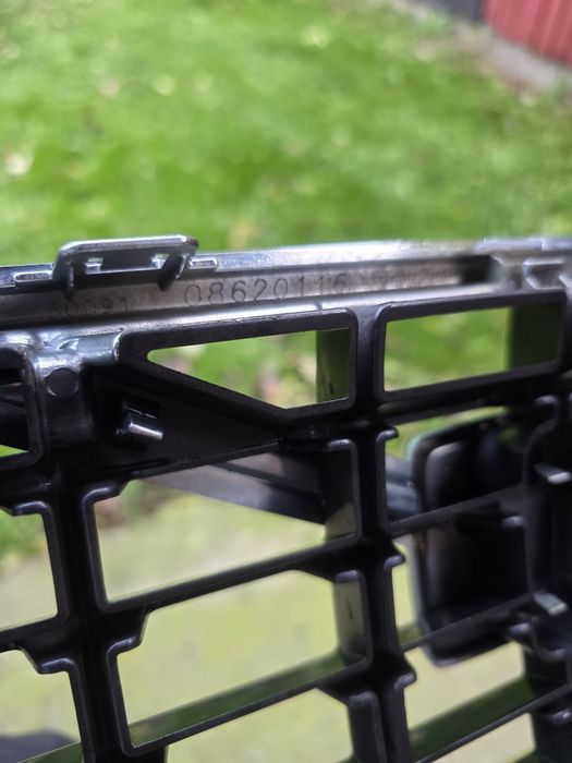 Grill Volvo V50 S40 2004 - 06 PRZED LIFT NR 1