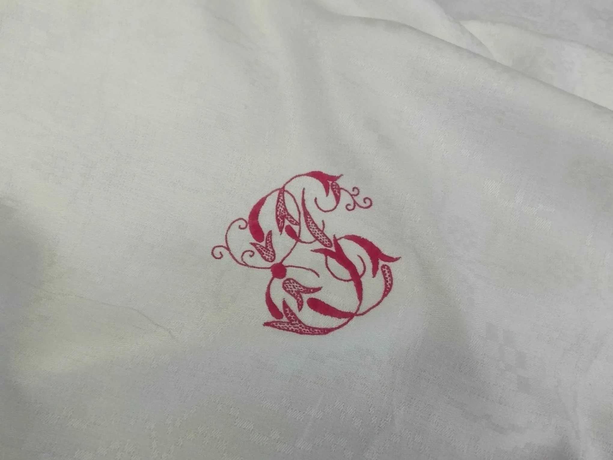 Piękny ręcznie tkany biały lniany obrus adamaszkowy vintage.