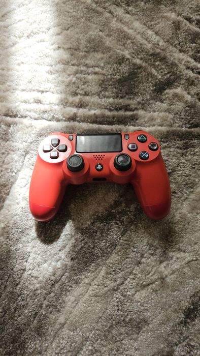 Ps4 Pro 1Tb + comando e jogos