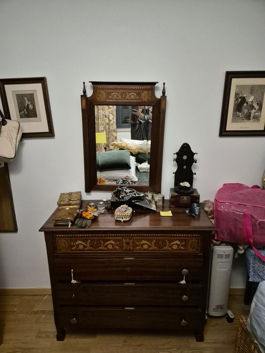 Cómoda D. Maria embutidoa geométricos