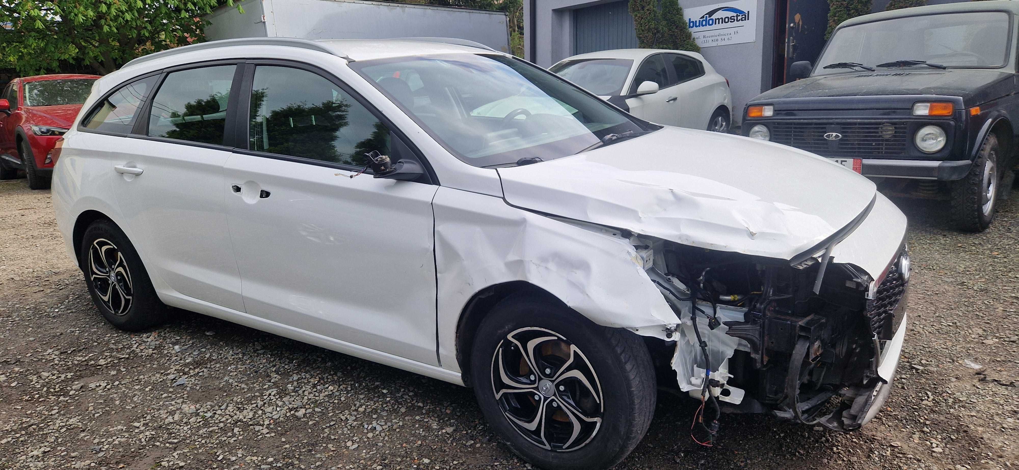 Hyundai I30 1,6 diesel uszkodzony pali jezdzi