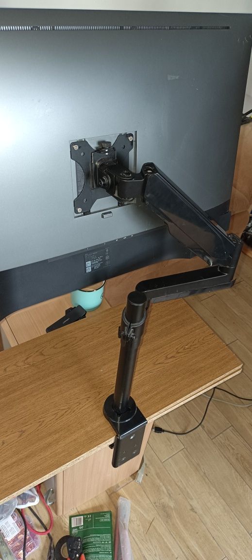 Monitor 30 DELL UP3017 2K IPS 16:10 IPS z uchwytem na biurko.