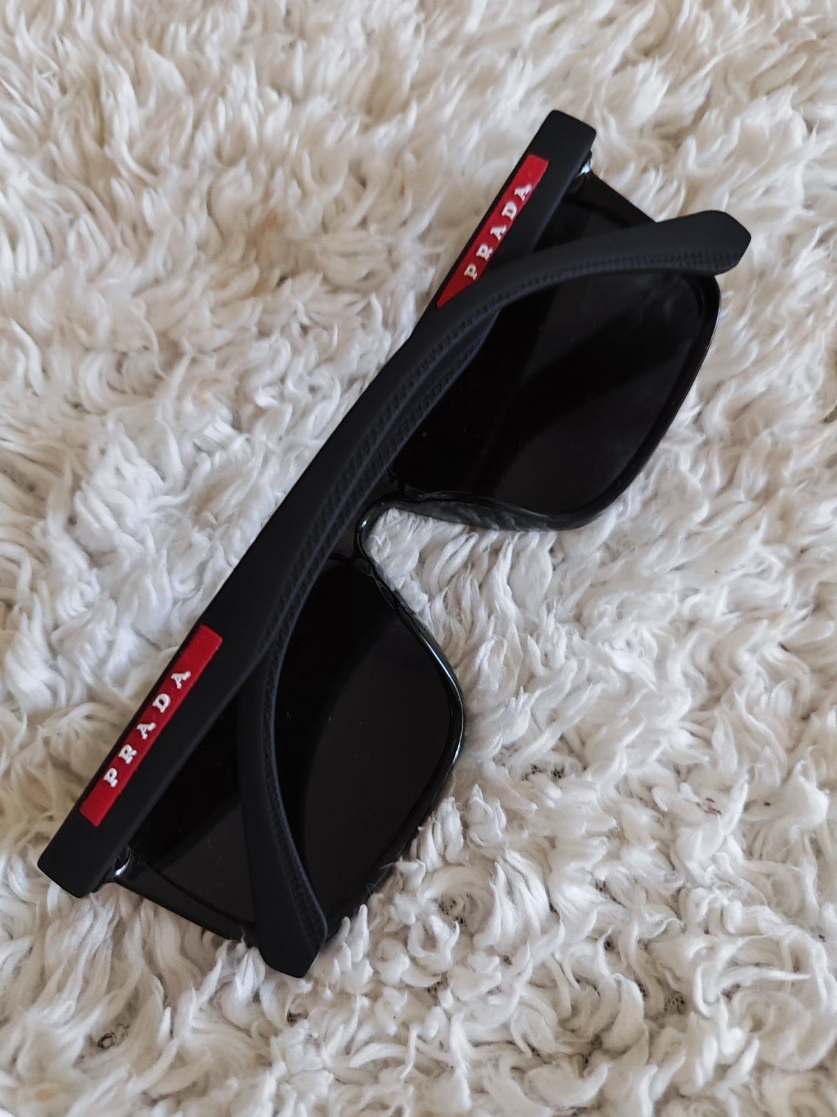 Prada окуляри Італія