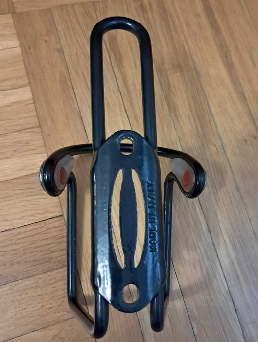 Koszyk,uchwyt na bidon rowerowy włoskiej firmy ELITE czarny,aluminiowy