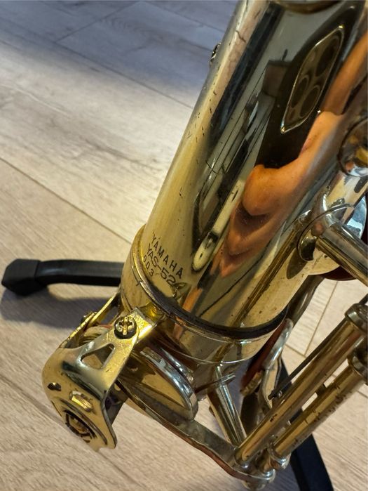 Saksofon altowy yahama yas 52 purple logo