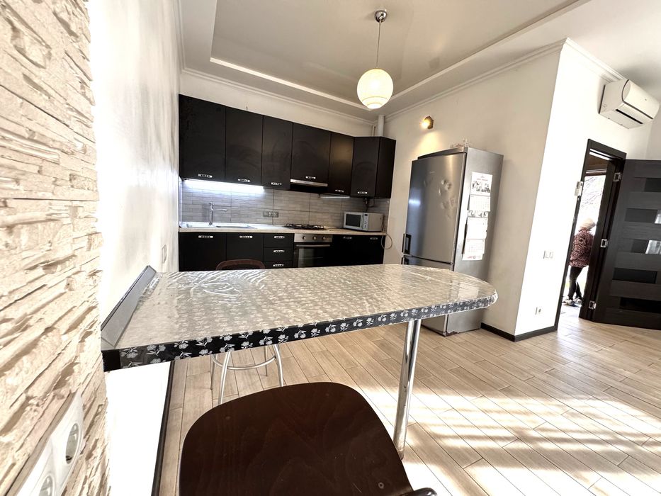 Уникальное предлодение. Центр!Квартира на земле.