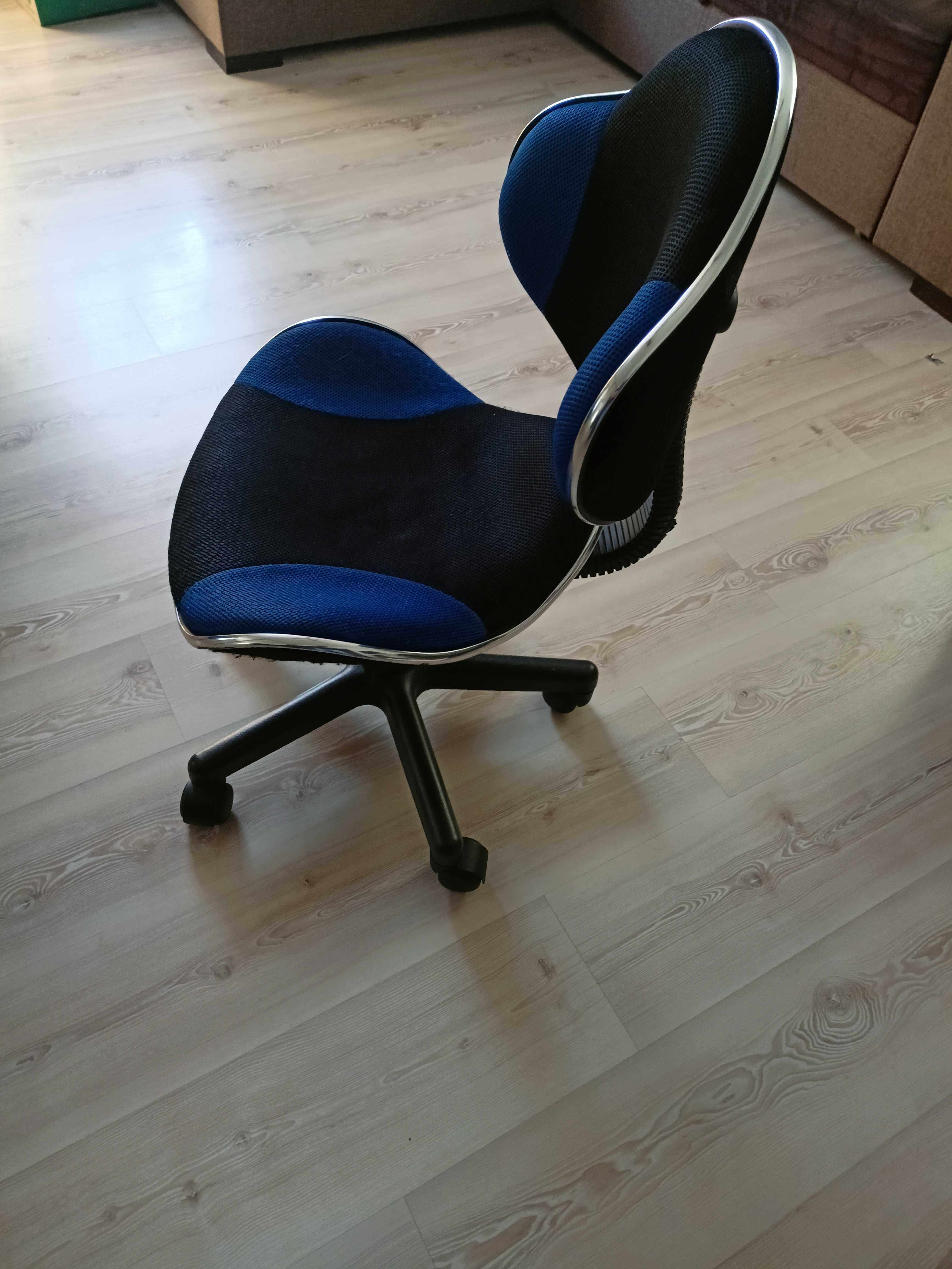 Fotel obrotowy dla dziecka