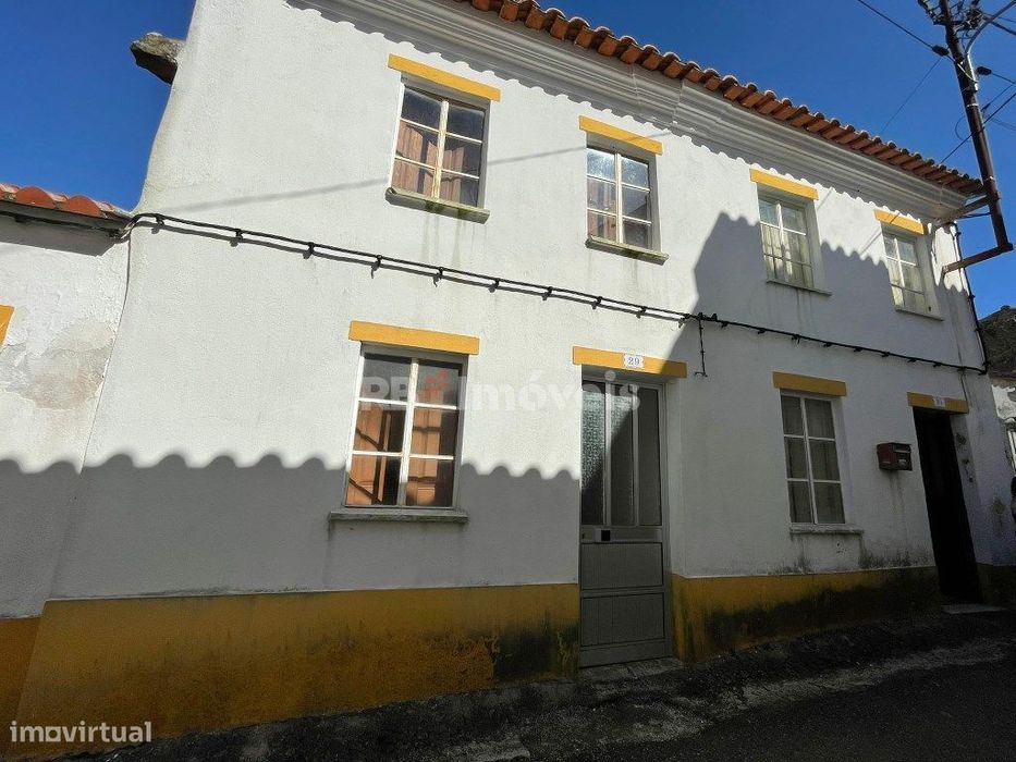 Moradia com terreno e anexo - Gavião