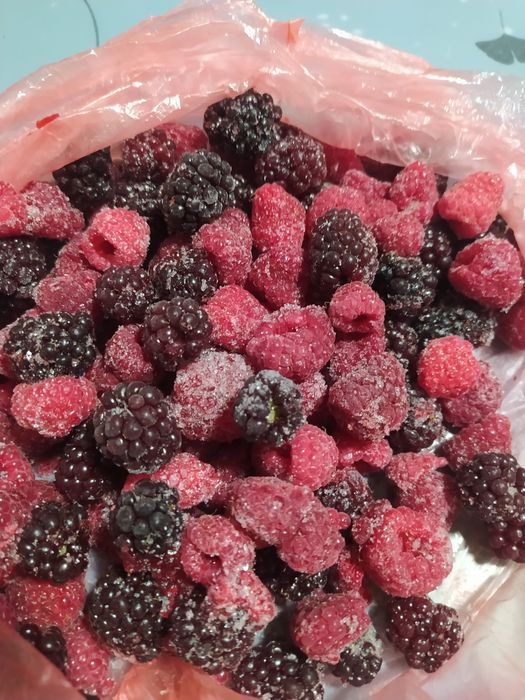 Продам заморожені ягоди малини, малина+ожина.170грн 1кг