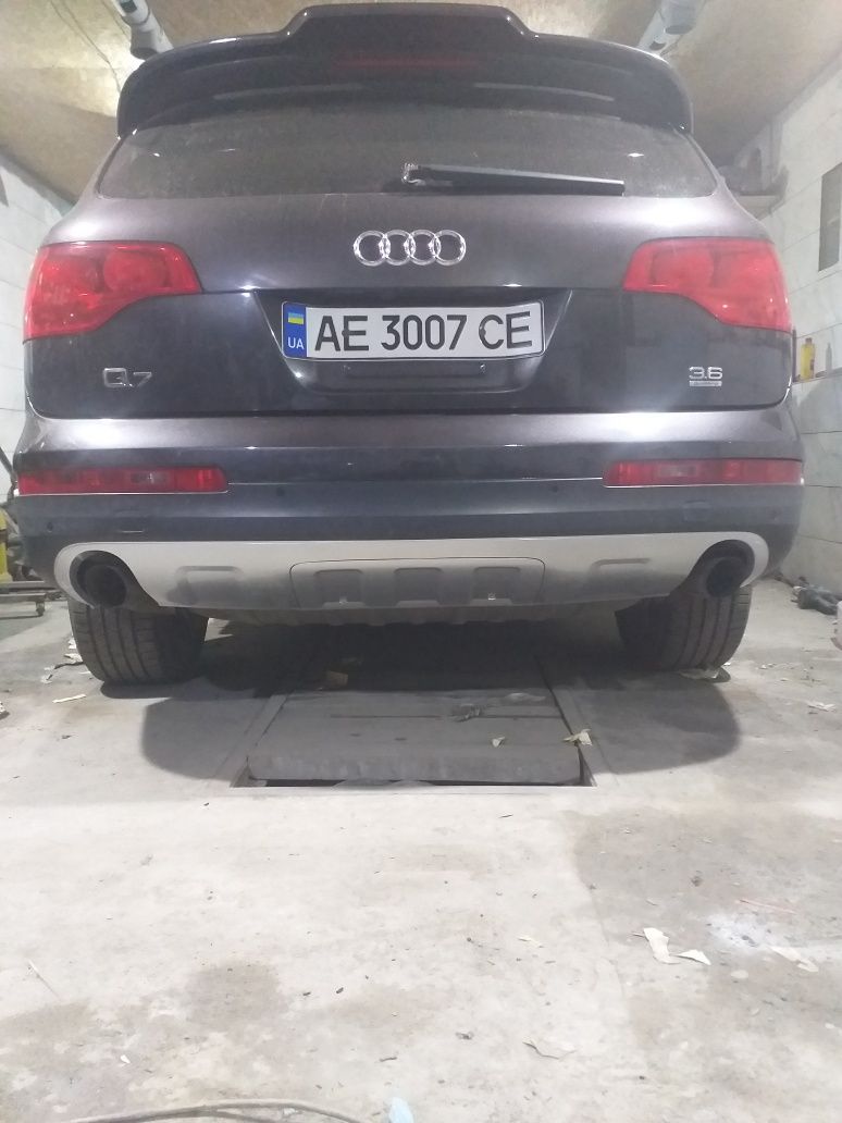 Продам audi q 7  не пневмо