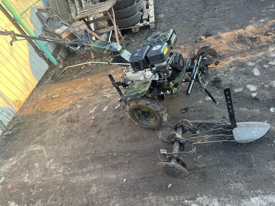 Срочно Мотоблок 7 кс бензин з приладдям