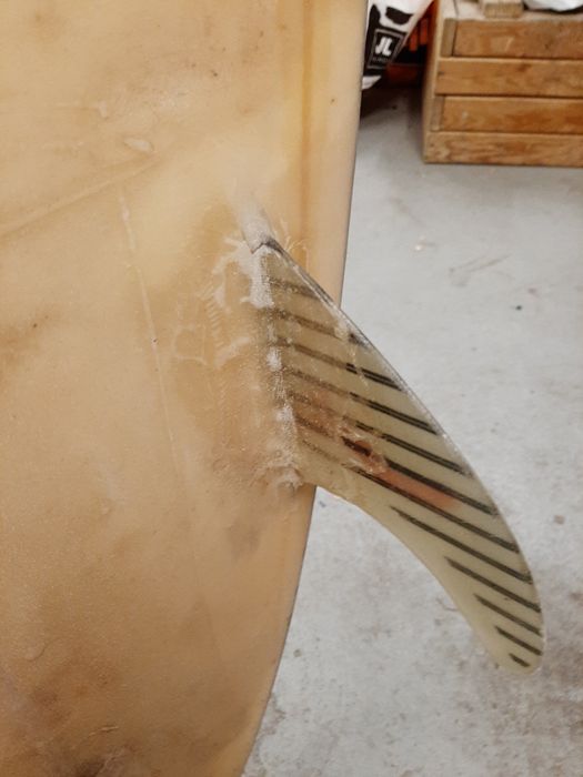 Prancha de surf danificada