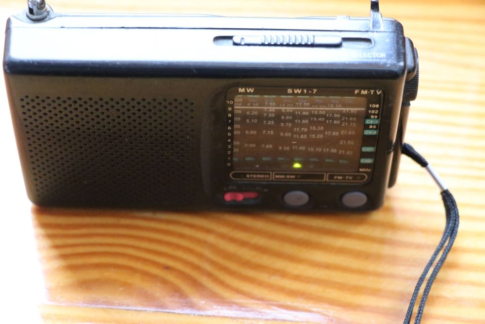 Радіоприймач TECSUN - 330 грн