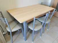 Vendo mesa de cozinha extensível com 4 cadeiras