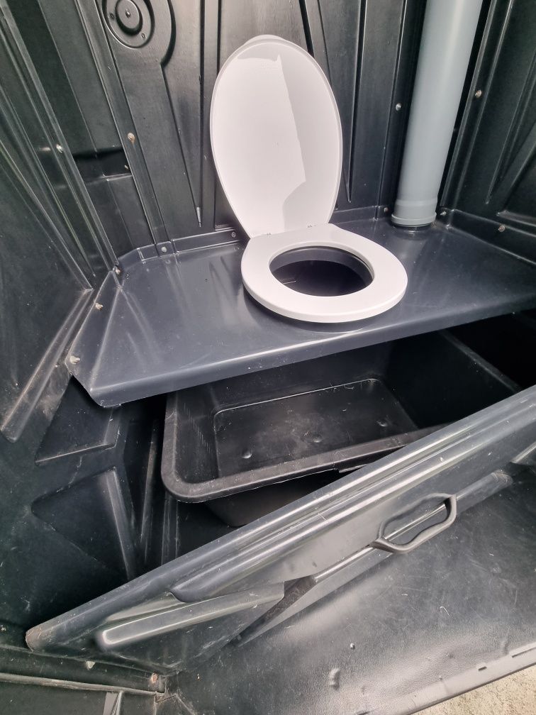 Toaleta zewnętrzna z umywalką/ wychodek / WC