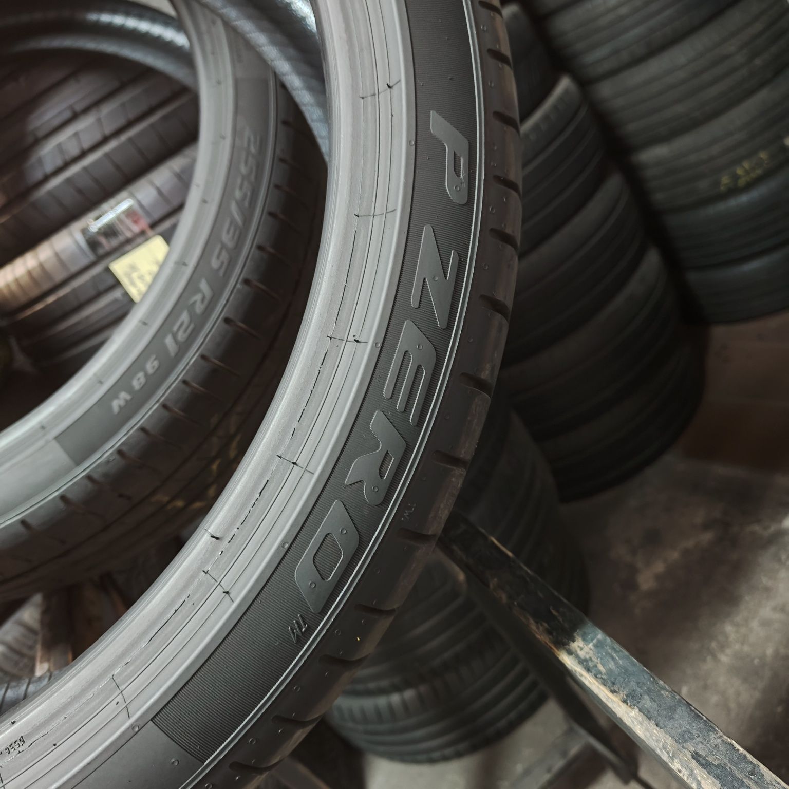 255/35/21 XL Sprzedam parę opon letnich Pirelli P Zero