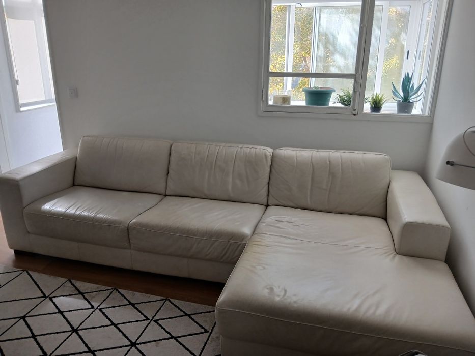 Sofá com chaise longue à direita
