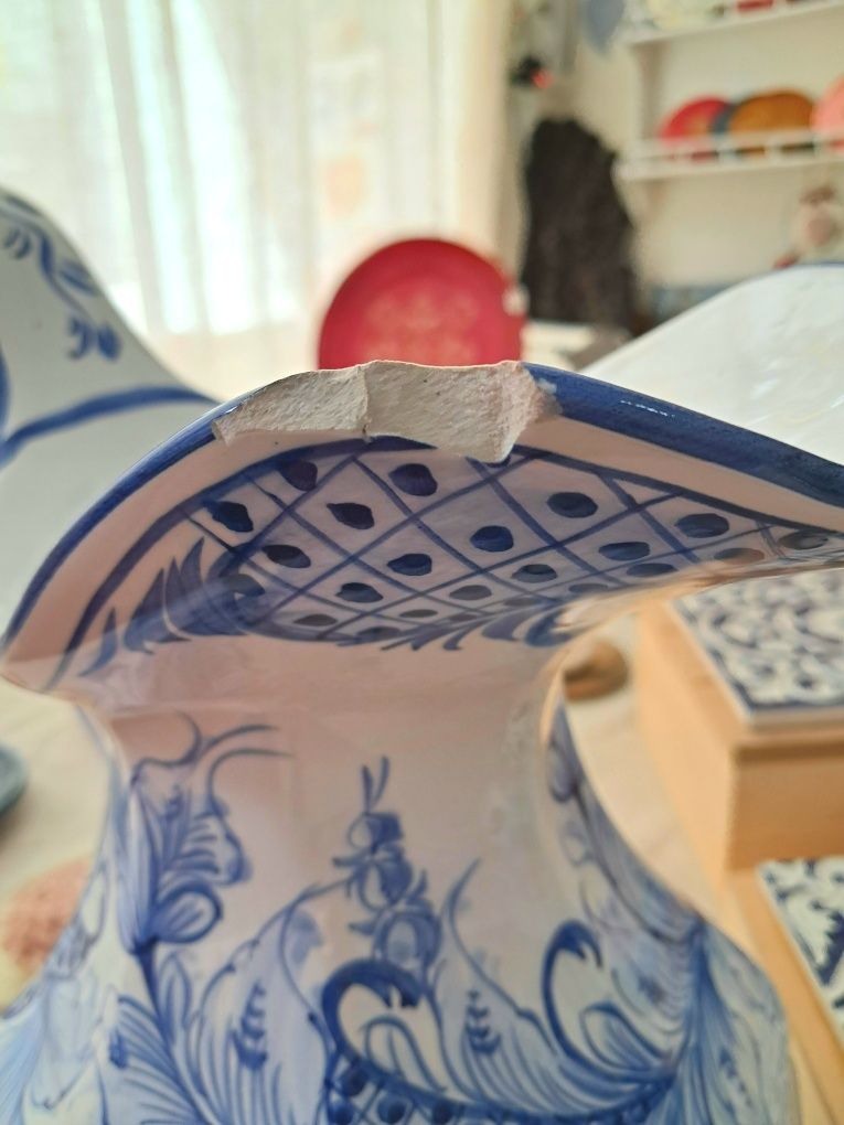 Lavatório antigo pintado à mão