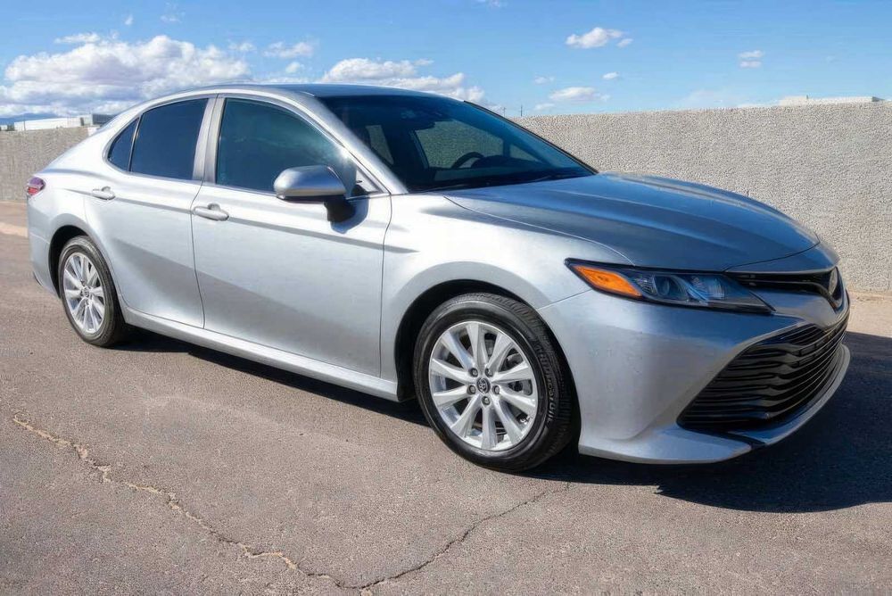 Toyota Camry LE      2020