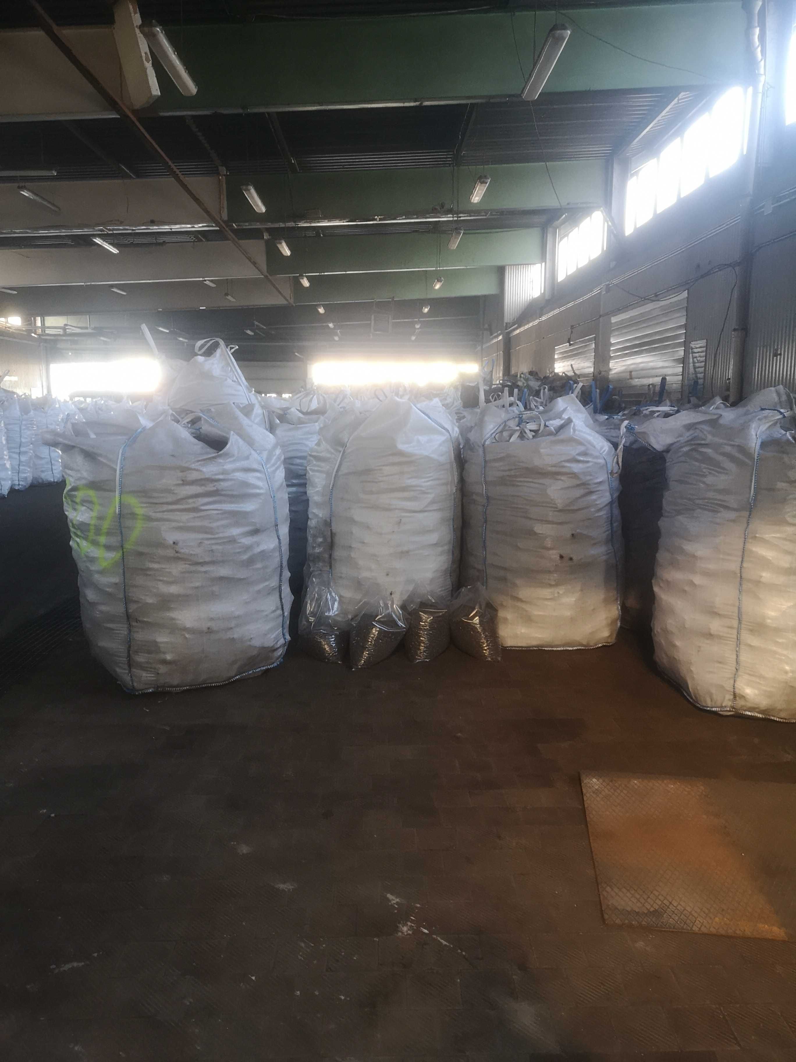 Brykiet torfowy na palecie, w worku w big bag