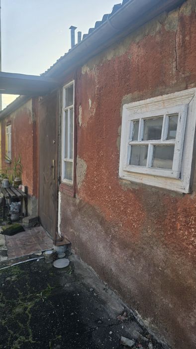 Продаж будинку з фасадною ділянкою в місті !