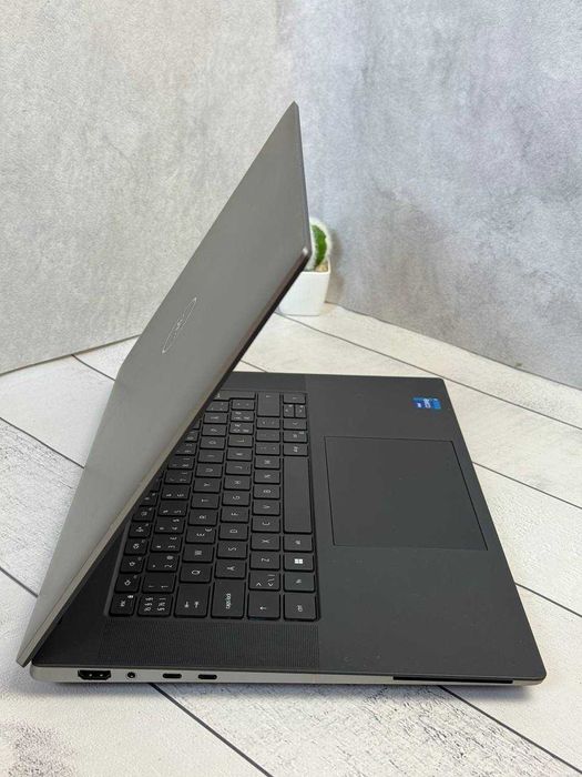 Dell Precision 5680 i7-13700H  RTX 3500 12GB DDR6 Ada / 32GB / 1TB SSD
