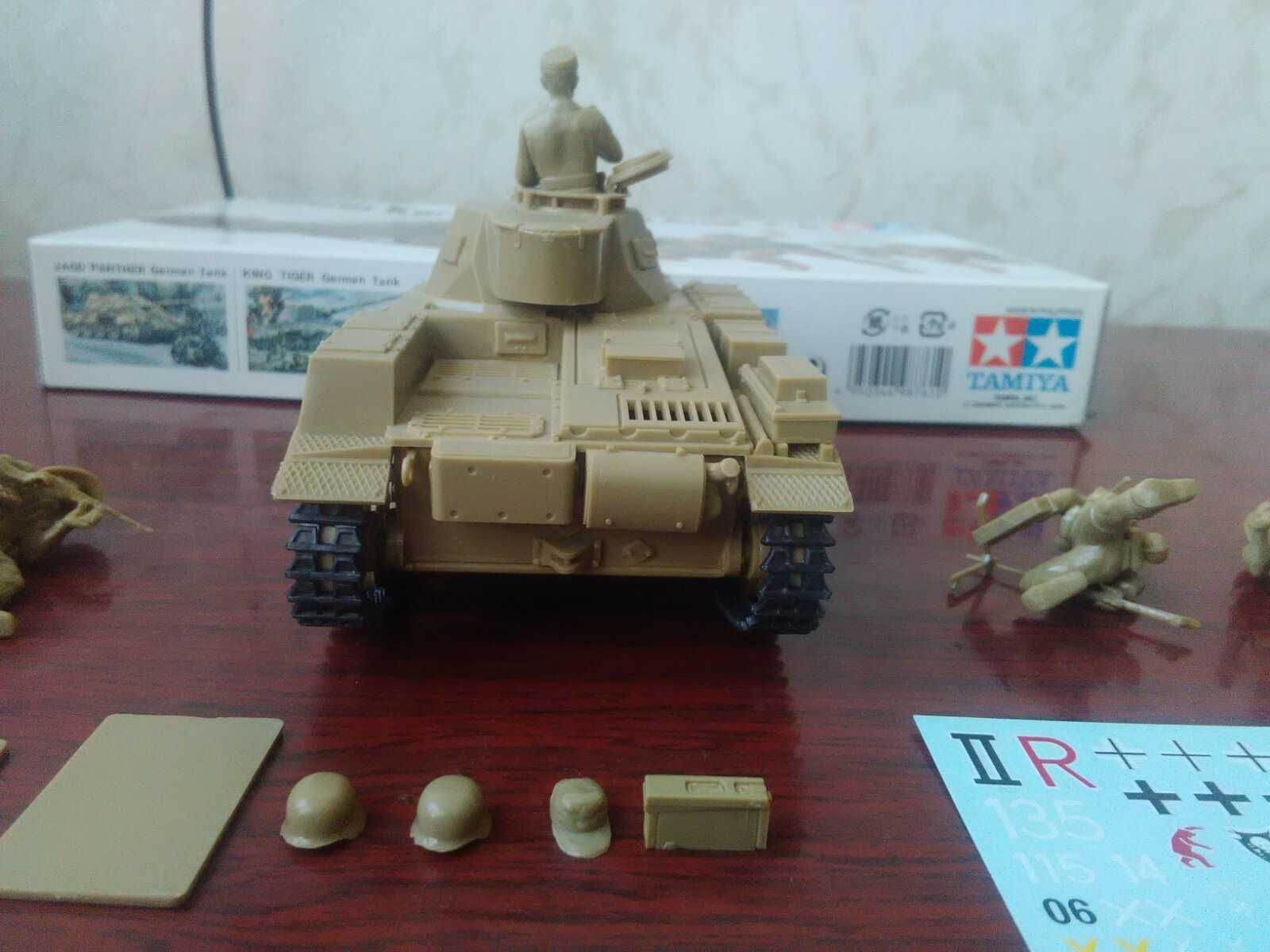 Набор "Tamiya"1/35 - Немецкий танк PZ-II F/G и 5 солдатиков WW-2.