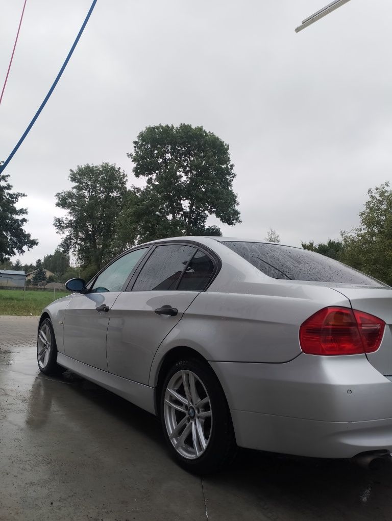 BMW E90 2litrowa benzyna
