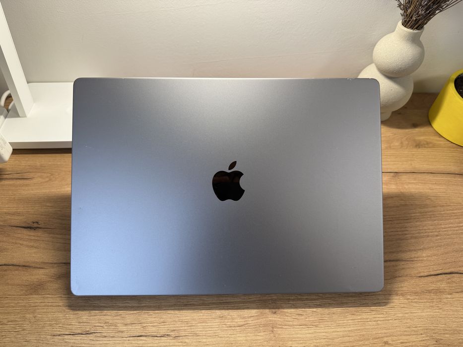 MacBook Pro 16 2021 32GB 1TB Space 92%