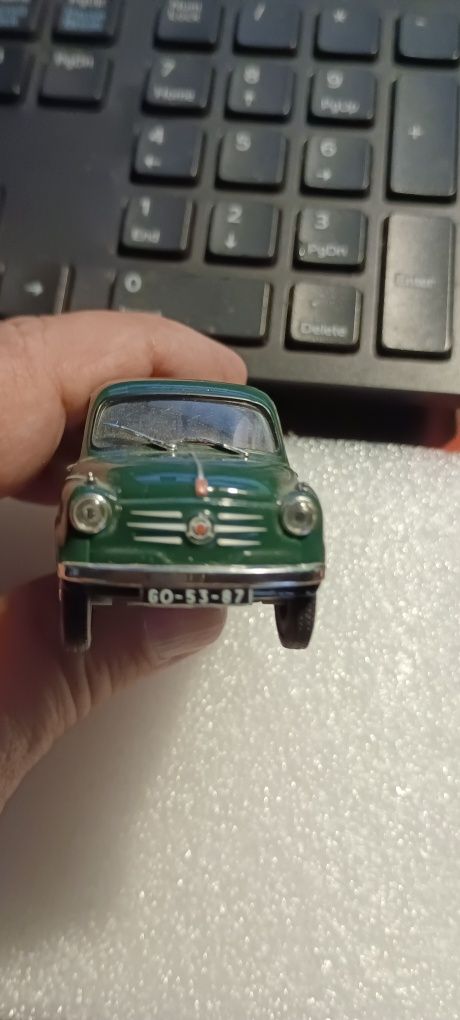 miniaturas automóvel 1:43 a 7€ cada uma