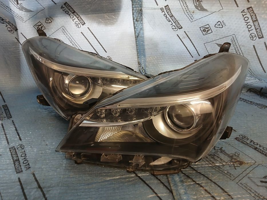 Lampa przednia lewa prawa TOYOTA YARIS III lift 14-17 led