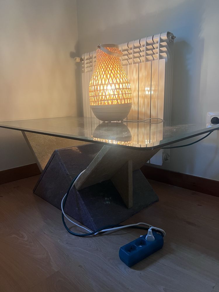 Vendo Mesa de Apoio para a sala com base em Mármore