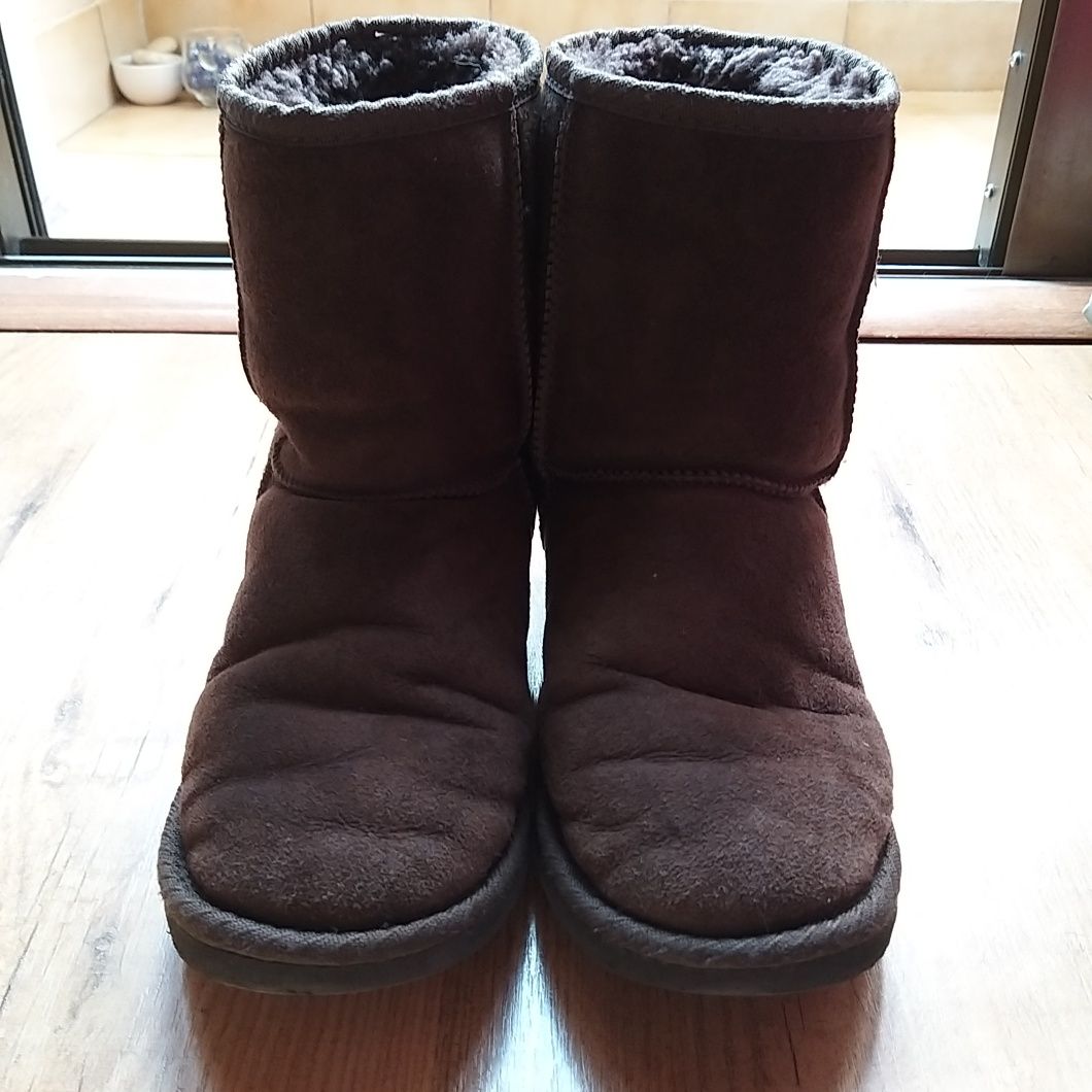 Botas castanhas de pele da UGG Australia