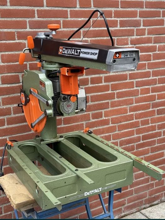 Радіальна торцовочна пила професійна DeWalt з Німеччини