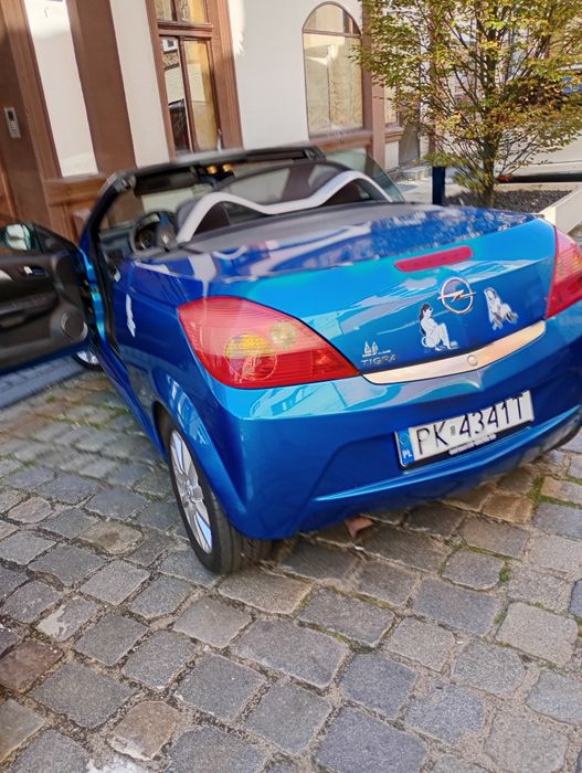 Opel Tigra kabriolet rok budowy 2004 silnikiemv1,4 benzynowym