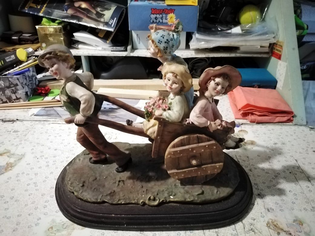 Vendo bonecos de jarro bom estado