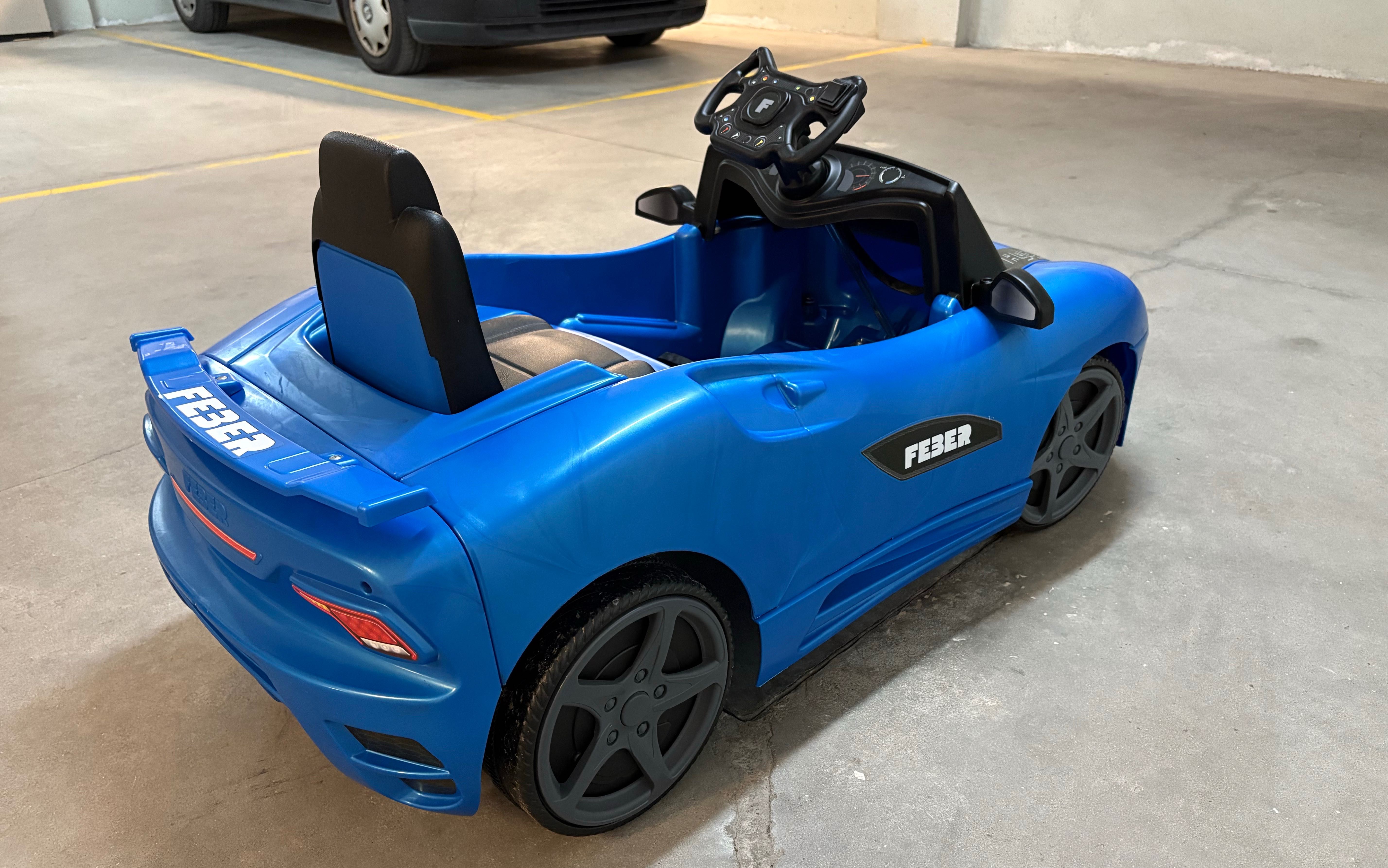 Carro elétrico infantil