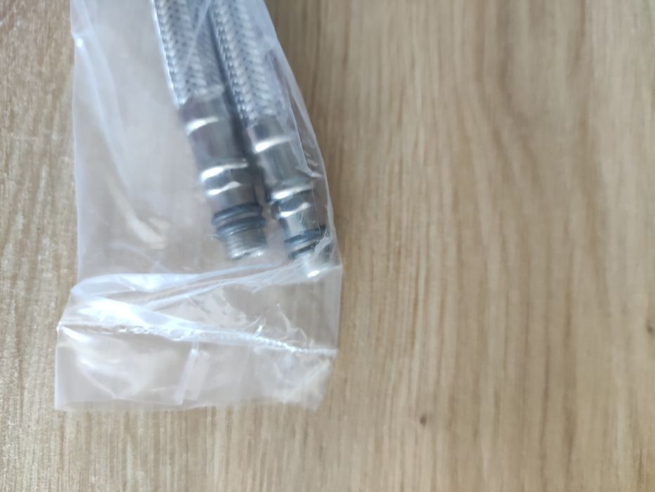 Wężyk-wąż 3/8 do kranu baterii 30 cm